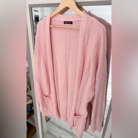 🦋 $20 Pretty Garden Pink Knit Cardigan - Picture 2 of 5